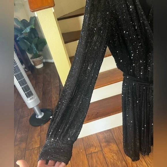 ▶️ Anne Klein ◀️ Black Sequin Surplice Midi Dress. Size 4